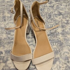 Amazon Essentials Women's Tan Heeled Sandals